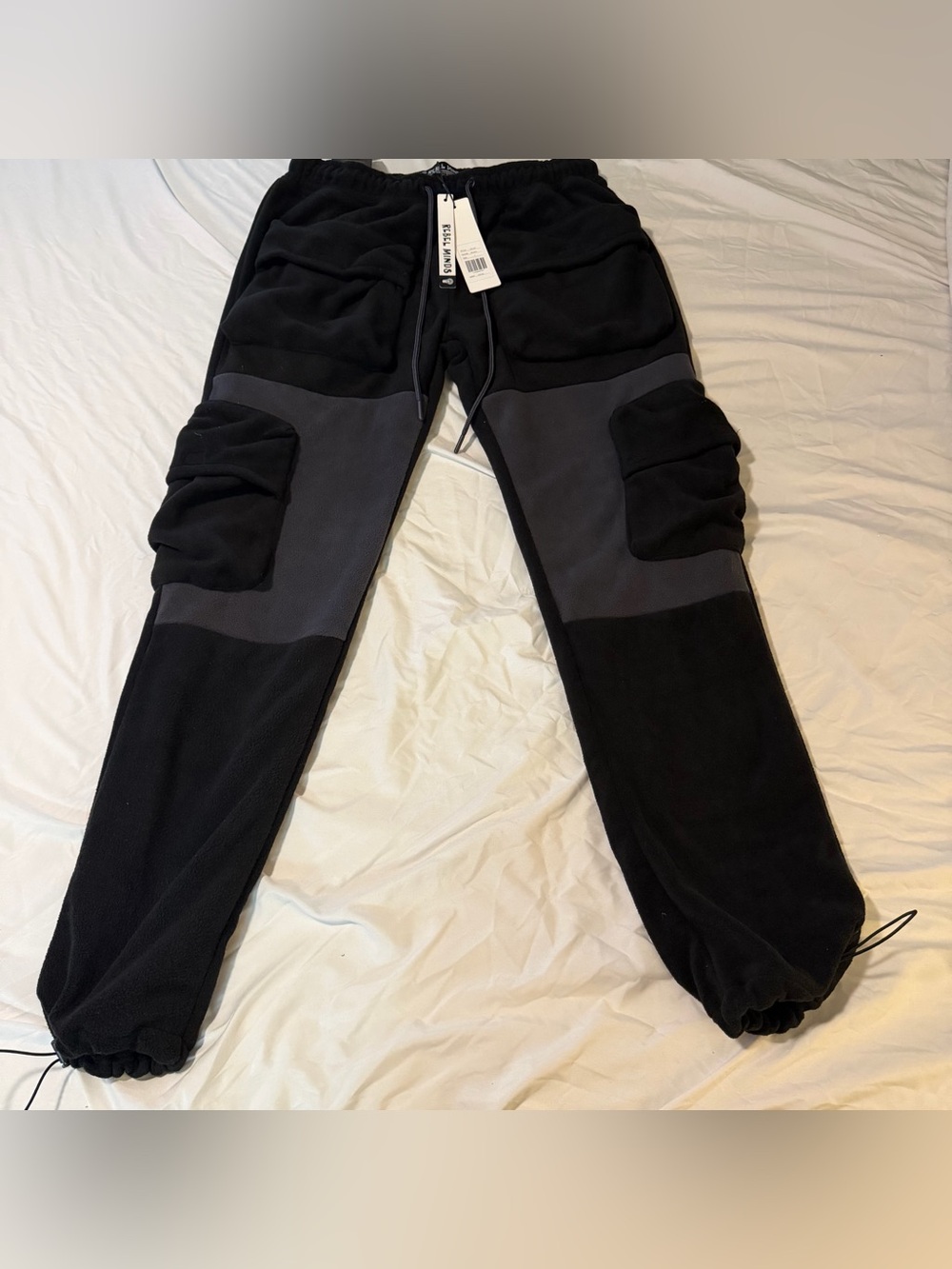 Men's Two-Tone Black & Charcoal Fleece Joggers with Cargo Pockets